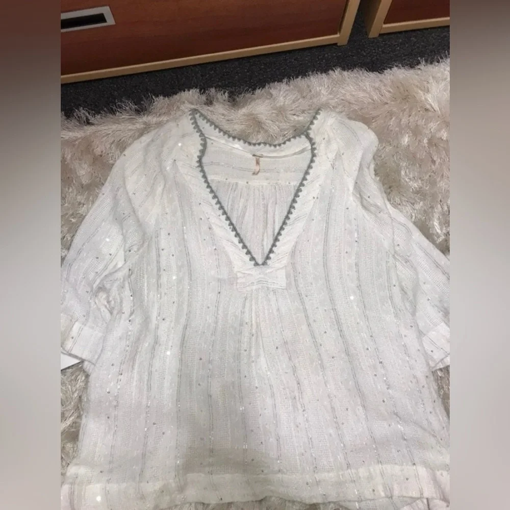 Free People Top - Picture 1 of 1